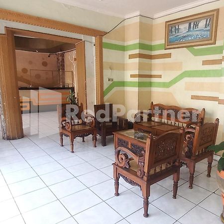 Hotel Palem 2 Syariah Malang Redpartner Esterno foto