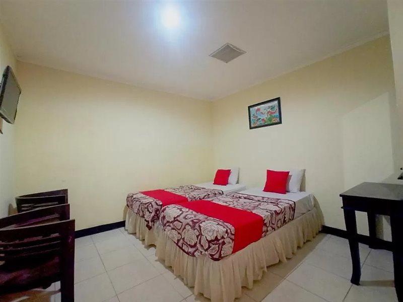 Hotel Palem 2 Syariah Malang Redpartner Esterno foto